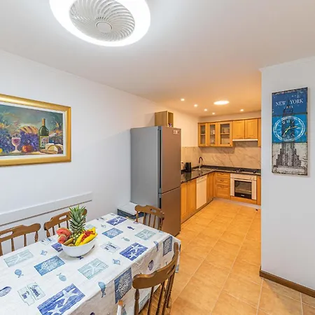 Casa vacanze Beautiful In Okrug Gornji With Wifi