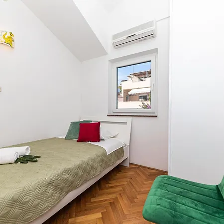 Casa vacanze Beautiful In Okrug Gornji With Wifi *